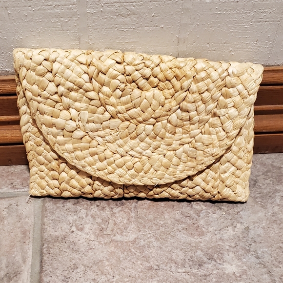 Woven clutch